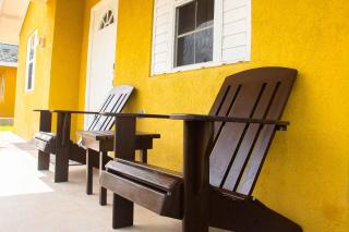 Czar's Romantic Retreat-2 Bedroom Home and Pool - 7