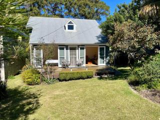 Phinneys Holiday Cottage100 m to Hyams Beach - Free Wifi - Hyams Beach - 0