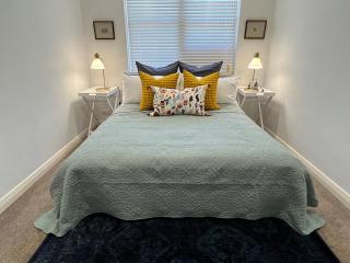 Stunning Flat Burnside Location - Burnside - 6