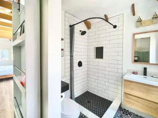 Sunny Days Tiny House with private entrance, pool and view - 3