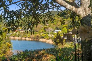 Trout Pool House - Okere Falls Lakeside Retreat - 4