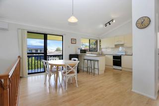 Pet Friendly on Pelican Close to Myall River - Hawks Nest - 6