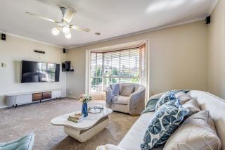 StayAU Tranquil 4BR Lakeside Retreat in Seabrook - 2