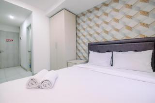 Good Deal and Homey Studio Azalea Suites Apartment Cikarang By Travelio - Cikarang - 8