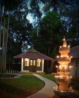Shantitheeram Ayurveda Lakeside Heritage Resort - Alappuzha - 8