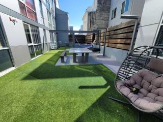 XL Two Story Luxury Unit with FREE Street Parking! - 0