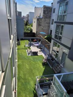 XL Two Story Luxury Unit with FREE Street Parking! - 9