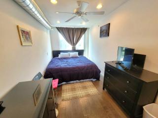 XL Two Story Luxury Unit with FREE Street Parking! - 5