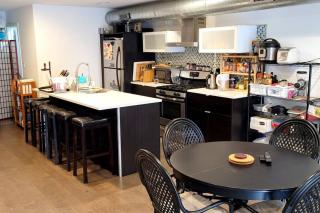 XL Two Story Luxury Unit with FREE Street Parking! - Philadelphia - 3