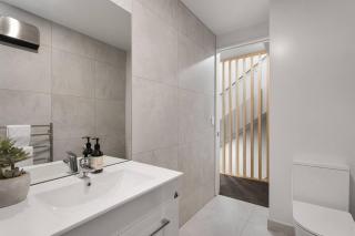 Great Deals at New Upmarket Appt - 6