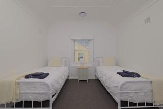 Manuka Village - Sleeps 8 - Free parking x 4 - Kingston - 3