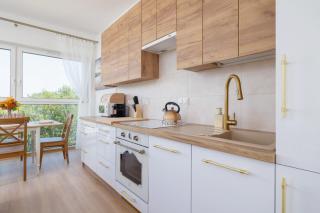 Beżowy Apartament Przy Parku w Katowicach z Widokiem na Staw i Biurkiem by Noclegi Renters - Katowice - 7