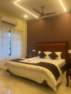 Vinodam Lake View Resort - Alleppey - 1