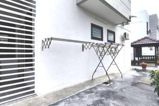 Semi D 20pp Pool, Karaoke & Pool Table - 1