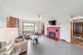 Charming Stowe Retreat with Mountain Views home - 4