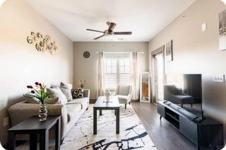 Uptown Stay and Adventures with Pool, Bars & Shops - Charlotte - 0