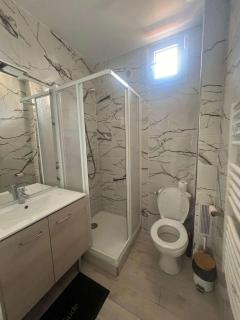 Ensemble d'Appartements à La Courneuve - Bien Desservis et Disponibles Séparément - La Courneuve - 3