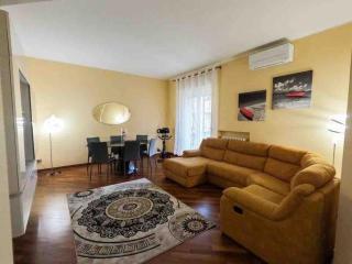 Appartamento grazioso con parcheggio privato - Piacenza - 0