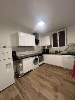 Ensemble d'Appartements à La Courneuve - Bien Desservis et Disponibles Séparément - La Courneuve - 5