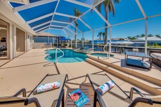 CoralVilla Lazy Days - comfortable, pool & spa, great boat location - 2