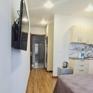 Cozy Excellent Apt#9 Stunning Sea & Mountain Views Free Wi-Fi Equipped for Long Terms Stays - Batoemi - 1