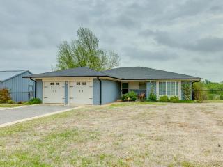 Farmhouse on 7 ac by Norman - Lillard Park - 0