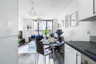 Livestay-One Bed Apt close to London Excel - 4