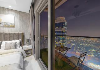 Luxury 2BR at Paramount Midtown with infinity pool - Dubai - 5