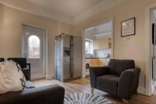 Vibrant Artist Hideaway by Centre Parking - 3