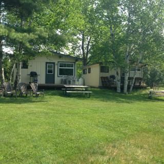 Colonial Bay Motel and Cottages - 3