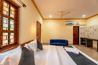 Tropical Beach Walk - Calangute - 1