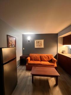 BlissPoint Inn & Suites, Northwood - 4