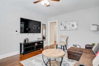 Grand2 4BR family home in Scotts' Addition - Richmond - 1