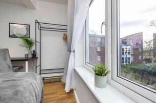 Ealing Manor - 6 beds 3 sofa beds sleeps 9 ppl - Greenford - 2