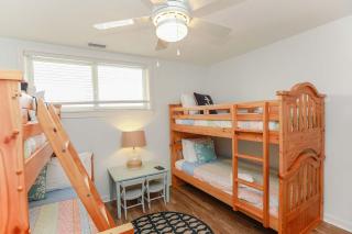 Sojourns Beach Views & Pool Family Home Sleeps 9 - Virginia Beach - 3