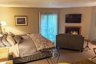 Springbrook Inn East Room - Houghton Lake - 4