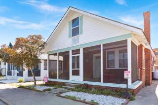 2 Adjoining Houses for 10 People - Tybee Island - 0