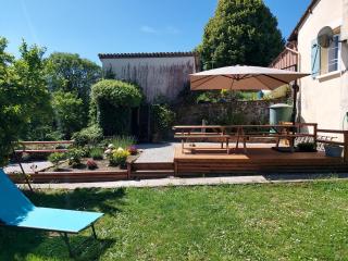 Charming two bedroom gite with beautiful gardens - Confolens - 9