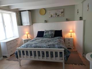 Charming two bedroom gite with beautiful gardens - Confolens - 0
