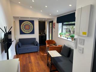 Bespoke Gallery guesthouse - 7