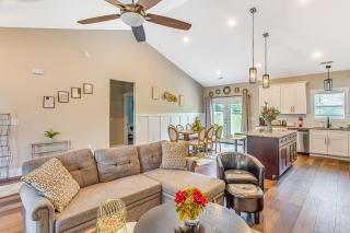 Pet-Friendly Home with Patio in Loris! - - 9