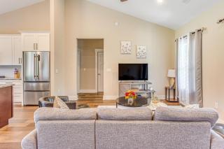 Pet-Friendly Home with Patio in Loris! - - 6