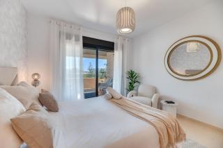 VACATION MARBELLA I The Sunrise Golden Mile Flat, Next to Convention Center, Recently Refurbished, Prime Location, 300m to the BEACH - 1