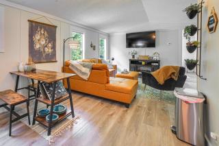 Peaceful Brookside Getaway about 10 Mi to Okemo Slopes! - Chester - 5