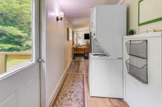 Peaceful Brookside Getaway about 10 Mi to Okemo Slopes! - Chester - 1