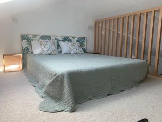 Studio neuf avec mezzanine dans un coin paisible avec piscine partagée - 2