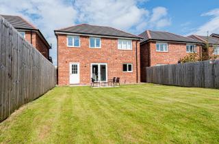 Stylish new build 4 bedrm house near Cheshire Oaks - Ellesmere Port - 3