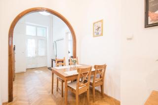 Central Comfy Large Apartment - Budapest - 6