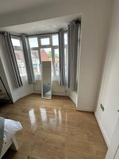 Central & Cozy 3BR Apt - High Chair - Free Parking - Londres - 5