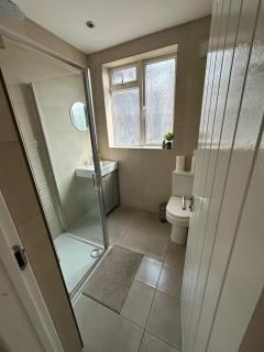Central & Cozy 3BR Apt - High Chair - Free Parking - Londres - 2